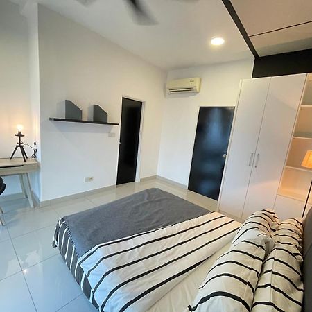 Twin Galaxy Residences 1+1 Homestay @ ยะโฮร์บาห์รู ภายนอก รูปภาพ